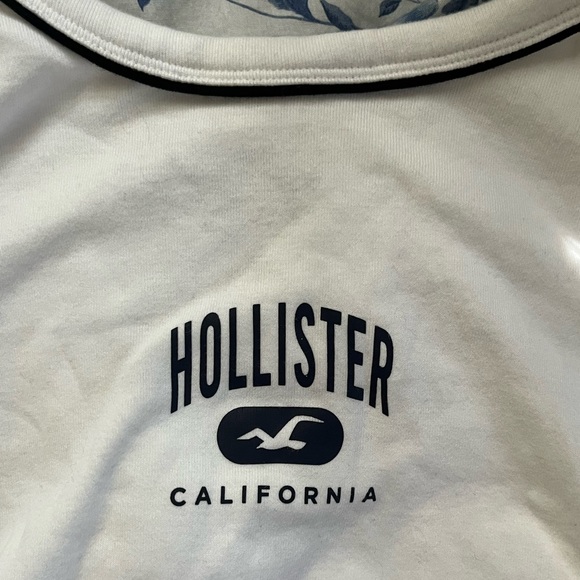 white small hollister Tee with graphic - Picture 4 of 4